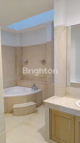 image RUMAH MEWAH SUASANA ASRI DI PUSAT KOTA VIEW DANAU DAN KOLAM RENANG MENTENG JAKARTA PUSAT (8)