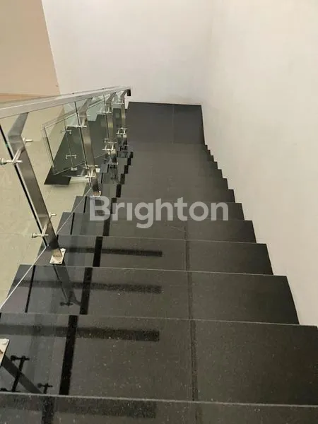 image RUMAH BARU MEWAH 2LT DI ARAYA SURABAYA LOKASI DEKAT MERR HOKKY (4)