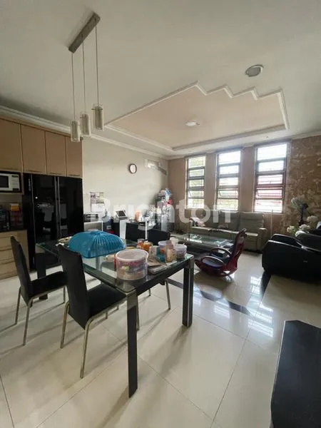 image RUMAH ARAYA SURABAYA ROW JALAN 4 MOBIL DEKAT NIRWANA MERR  (3)