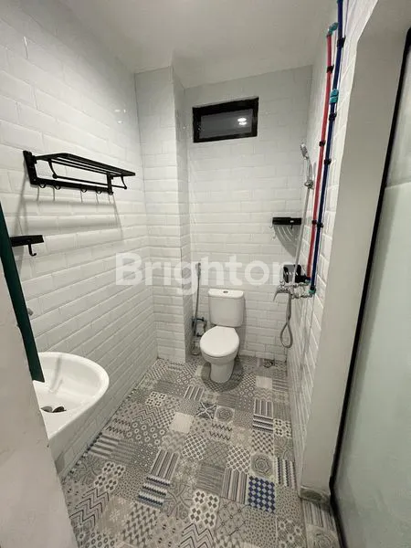 image RUMAH KOS EXCLUSIVE RAYA NGINDEN DEKAT KE RUMAH SAKIT PREMIER UBAYA SAMATOR PETRA JEMURSARI (4)