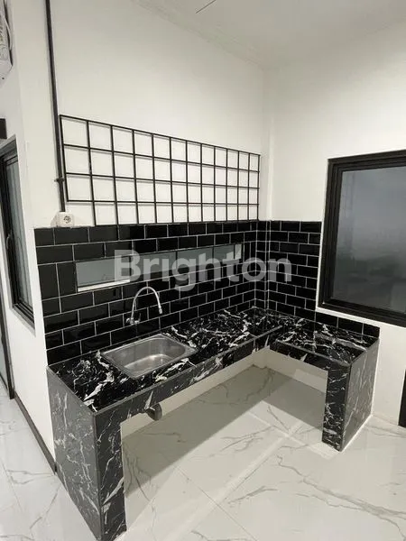 image RUMAH KOS EXCLUSIVE RAYA NGINDEN DEKAT KE RUMAH SAKIT PREMIER UBAYA SAMATOR PETRA JEMURSARI (2)