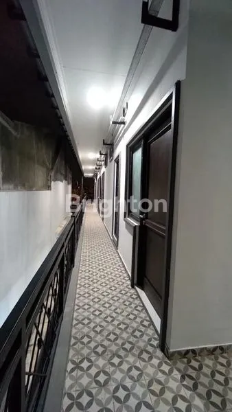 image RUMAH KOS EXCLUSIVE RAYA NGINDEN DEKAT KE RUMAH SAKIT PREMIER UBAYA SAMATOR PETRA JEMURSARI (7)