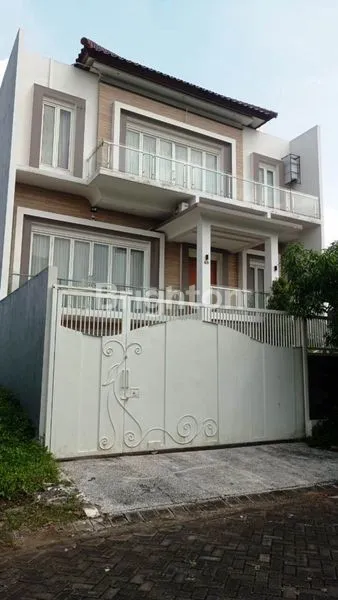 image RUMAH DI JL RAYA GREENWOOD GOLF ARAYA (2)