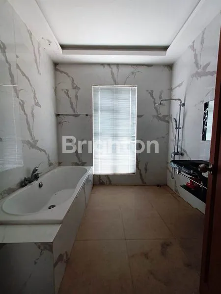 image RUMAH DI JL RAYA GREENWOOD GOLF ARAYA (8)