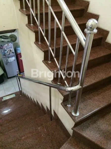 image RUMAH KELAPA GADING DENGAN BANGUNAN 2.5 LANTAI DIPINGGIR JALAN BESAR (5)