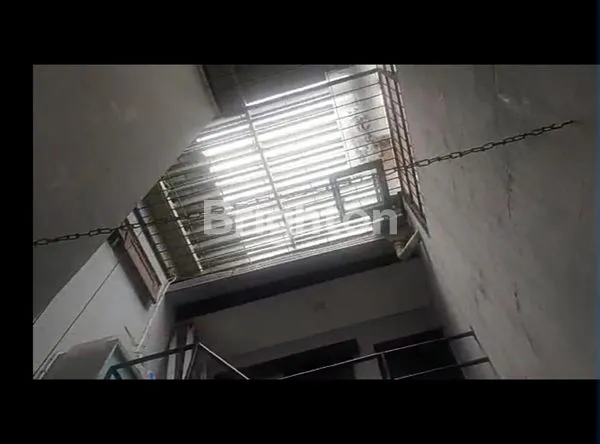 image RUMAH SIAP HUNI, TERAWAT, LOKASI DEKAT PAKUWON CITY, SELANGKAH KE MERR, DEKAT GALAXY MALL, AREA MANYAR, HOOK 2 LANTAI (UTARA-TIMUR) (5)