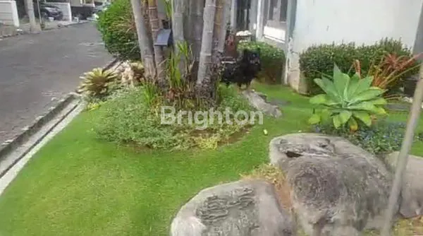 image RUMAH SIAP HUNI, TERAWAT, LOKASI DEKAT PAKUWON CITY, SELANGKAH KE MERR, DEKAT GALAXY MALL, AREA MANYAR, HOOK 2 LANTAI (UTARA-TIMUR) (2)