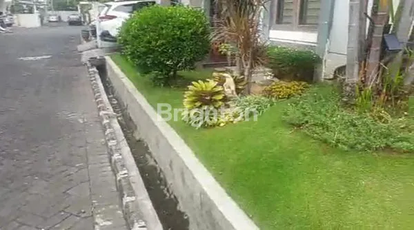image RUMAH SIAP HUNI, TERAWAT, LOKASI DEKAT PAKUWON CITY, SELANGKAH KE MERR, DEKAT GALAXY MALL, AREA MANYAR, HOOK 2 LANTAI (UTARA-TIMUR) (3)