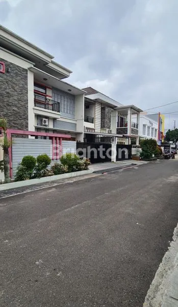 image RUMAH MEWAH DI PUSAT KOTA PALEMBANG (2)