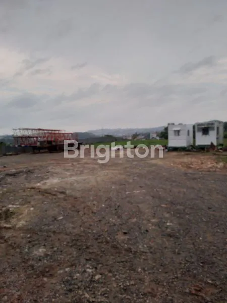 image TANAH LUAS DAN RATA DI PINGGIR JALAN (1)