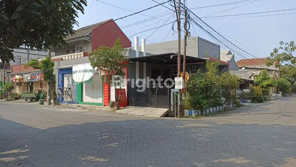 image RUMAH USAHA HOOK DEKAT PASAR PLUS 3 KIOS DI TROSOBO SIDOARJO (4)
