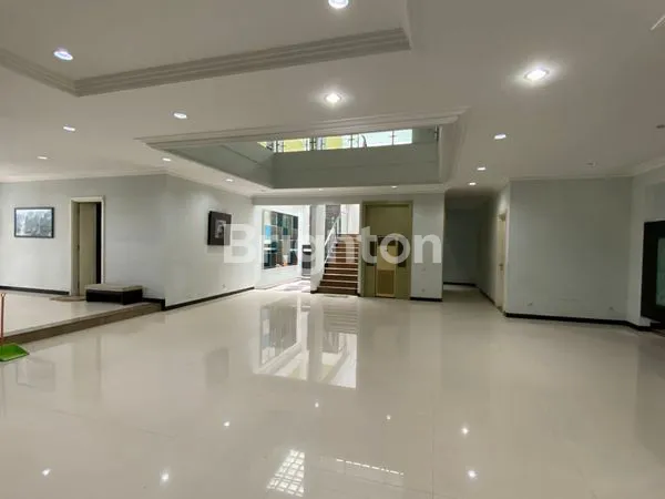 image RUMAH MEWAH FURNISH RAYA KLAMPIS ANOM SIAP HUNI (7)