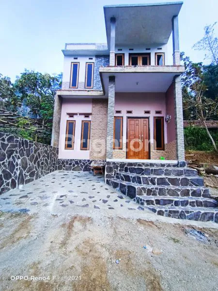 image RUMAH YANG SANGAT ASRI, NYAMAN DAN BERADA TEPAT DI KOTA WISATA BATU DESA PESANGGRAHAN (7)