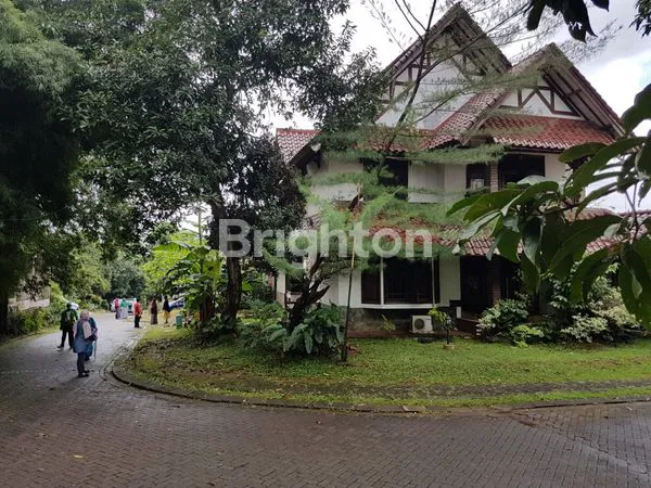 image RUMAH MEWAH 2 LANTAI POSISI DI HOEK (1)