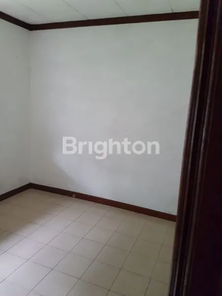 image RUMAH MEWAH 2 LANTAI POSISI DI HOEK (8)