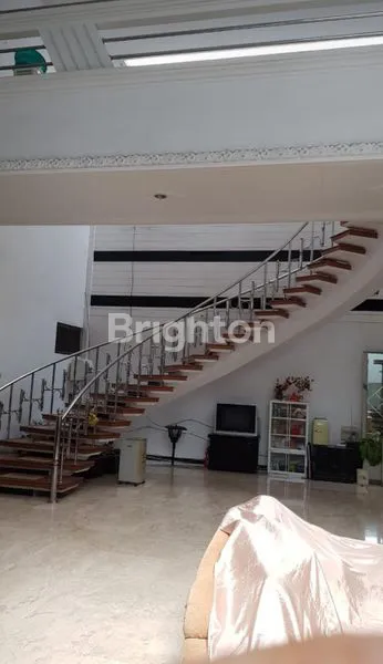 image RUMAH MEWAH DHARMAHUSADA INDAH JALAN KEMBAR DALAM (3)