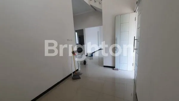 image RUMAH MEWAH 2 LANTAI DI LA DIVA GREEN HILL - MENGANTI (7)