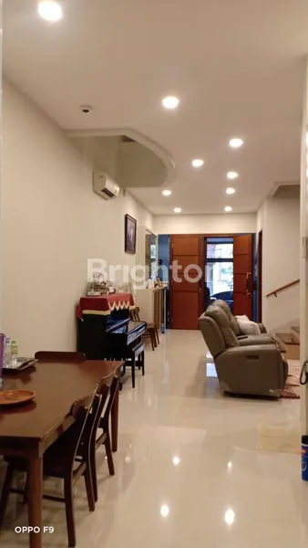 image RUMAH CANTIK TAMAN ARIES, BANGUNAN 3,5 LANTAI, TURUN HARGA 5,5M MENJADI 4.950M MASIH NEGO (17)