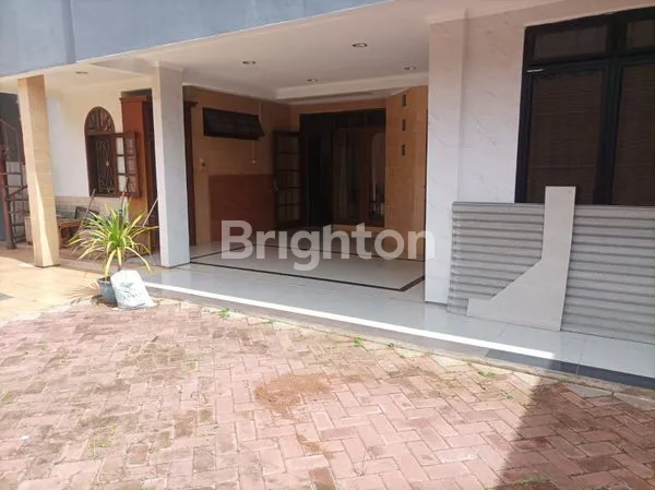 image RUMAH CANTIK 2 LANTAI SIAP HUNI DI GIRILOKA 2 BSD (4)