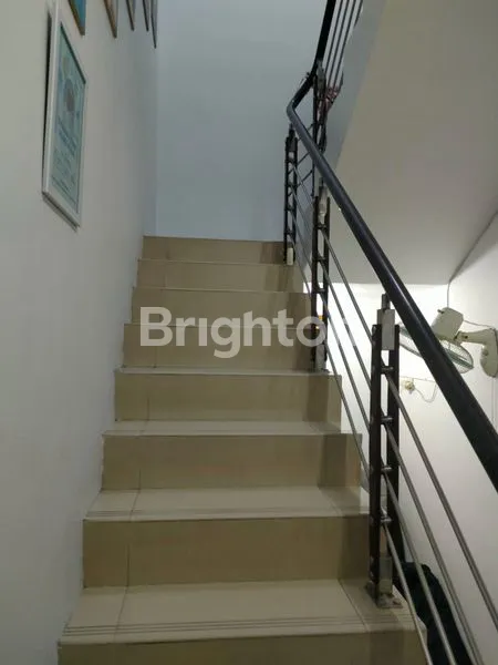 image RUMAH BAGUS 2 LANTAI, SIAP HUNI DI KETINTANG - SURABAYA (4)