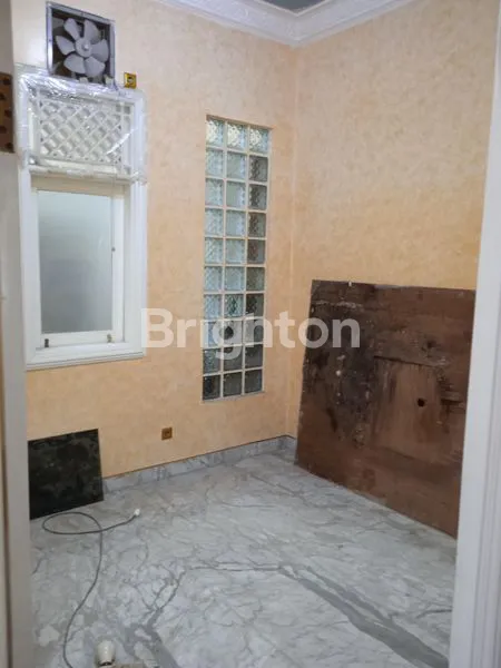 image RUMAH CANTIK DAN STRATEGIS DI DUREN SAWIT, JAKARTA TIMUR (2)