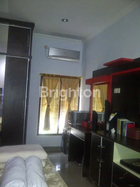 image RUMAH 2LT DI PERUMAHAN DEKAT AMBARRUKMO PLASA JOGJA (6)