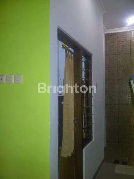 image RUMAH 2LT DI PERUMAHAN DEKAT AMBARRUKMO PLASA JOGJA (5)