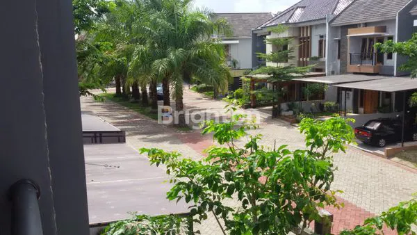 image RUMAH 2LT DI PERUMAHAN DEKAT AMBARRUKMO PLASA JOGJA (8)