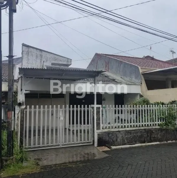 image RUMAH SECOND 1,5 LANTAI MANYAR JAYA ROW 2,5 MOBIL (1)