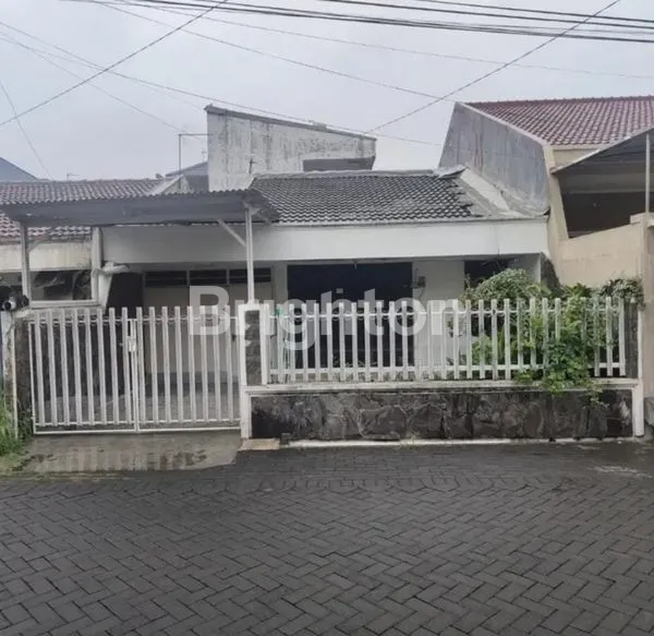 image RUMAH SECOND 1,5 LANTAI MANYAR JAYA ROW 2,5 MOBIL (2)