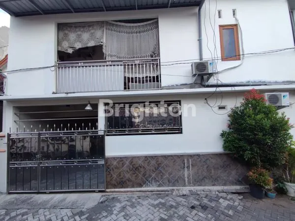 image RUMAH 2.5 LANTAI TERAWAT STRATEGIS DEKAT KALI KEPITING, MERR (1)