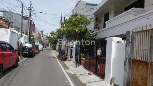 RUMAH  DI PASAR BARU JAKARTA PUSAT HARGA NJOP BARU RENOV SIAP HUN