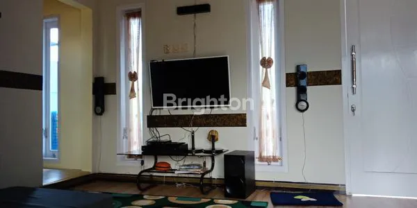 image RUMAH VILLA DENGAN NUANSA PEGUNUNGAN YANG SANGAT SEJUK DAN NYAMAN (1)