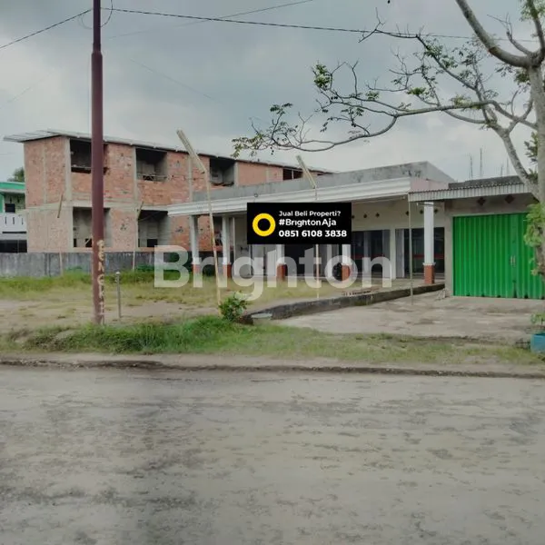 image RUKO~ LOKASI PREMIUM + TANAH LUAS  (1)