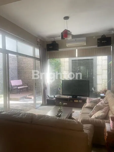 image RUMAH MEWAH SIAP HUNI LUAS 2 LANTAI DI JUAL KAWASAN PERUMAHAN ALAYA  (2)