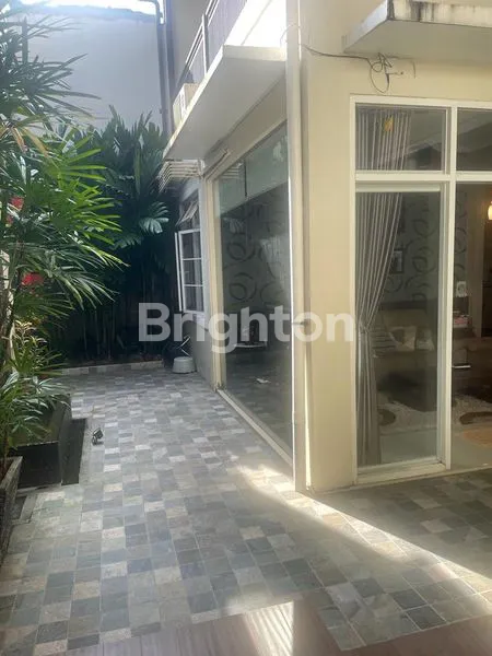 image RUMAH MEWAH SIAP HUNI LUAS 2 LANTAI DI JUAL KAWASAN PERUMAHAN ALAYA  (4)