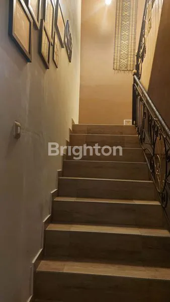 image RUMAH MEWAH 2 LANTAI, SEMI FURNISHED DI BABATAN PRATAMA, WIYUNG-SURABAYA (2)