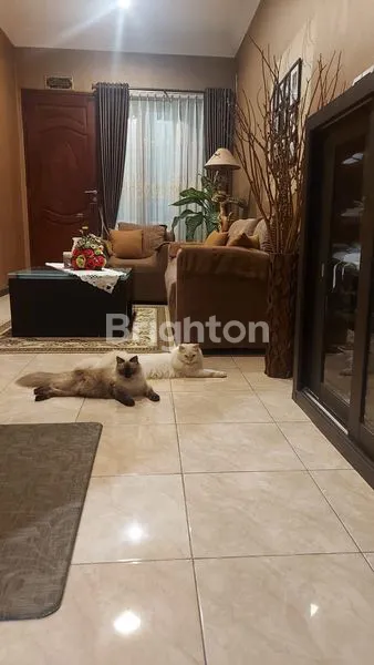 image RUMAH MEWAH 2 LANTAI, SEMI FURNISHED DI BABATAN PRATAMA, WIYUNG-SURABAYA (5)