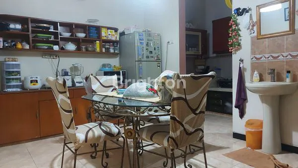 image RUMAH MEWAH 2 LANTAI, SEMI FURNISHED DI BABATAN PRATAMA, WIYUNG-SURABAYA (7)