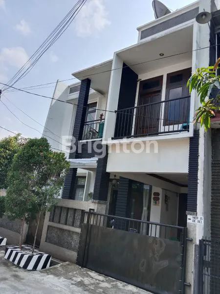 image PALING MURAH FULL RENOV  RUMAH 2.5 LANTAI SIAP HUNI GRAND GALAXY CITY BEKASI (2)