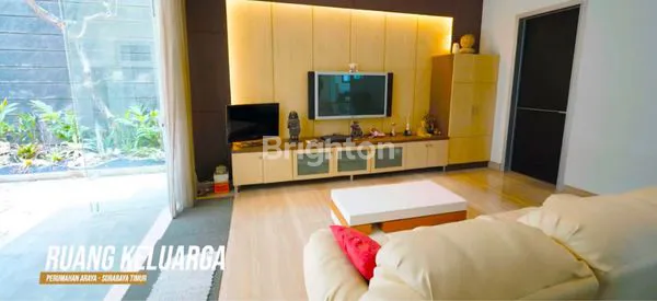 image RUMAH MEWAH FULL FURNISH 2 LANTAI SIAP HUNI ARAYA 1 (2)