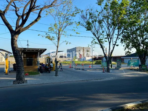 image STAND LOKASI STRATEGIS DI RAYA KERTAJAYA INDAH SURABAYA TIMUR (2)