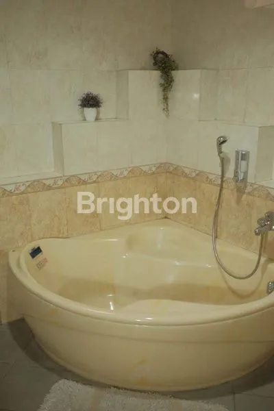 image RUMAH MEWAH DEKAT MIROTA KAMPUS GODEAN (7)