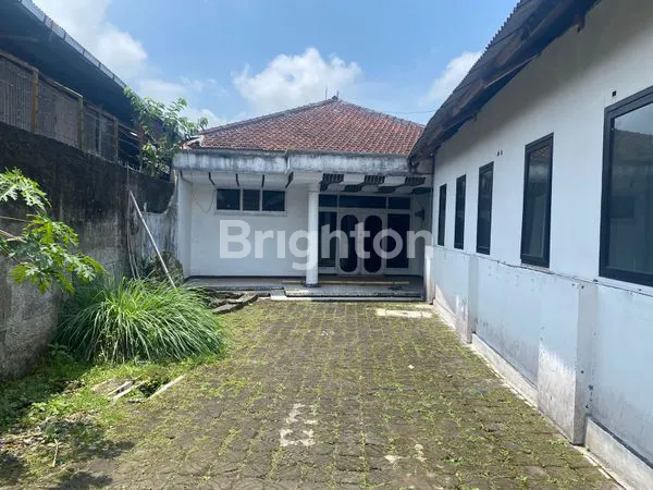 RUMAH DI MAINROAD LLRE MARTADINATA TASIKMALAYA