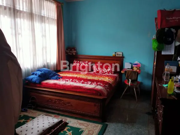 image RUMAH BESAR BERGAYA MODERN LETAKNYA STRATEGIS DI JAKARTA SELATAN (4)