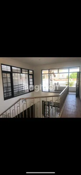 image RUMAH MEWAH SURABAYA BARAT (3)