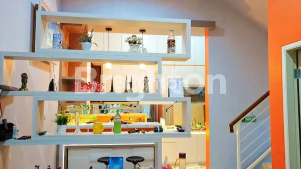 image RUMAH BAGUS MODERN MURAH! 2 LT SEMI FURNISH LOKASI DEKAT SUHAT DAN UB (7)