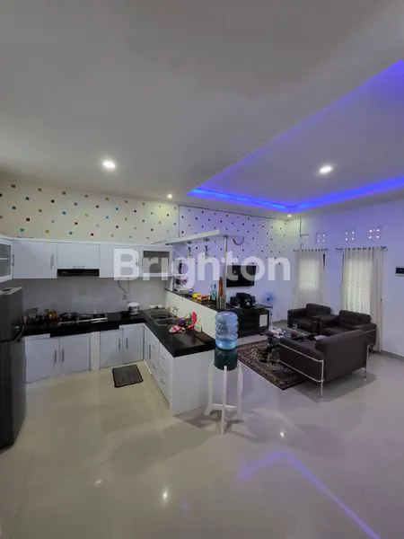 image HUNIAN MINIMALIS MODERN 3 LANTAI BERLOKASI DI JIMBARAN BALI (4)