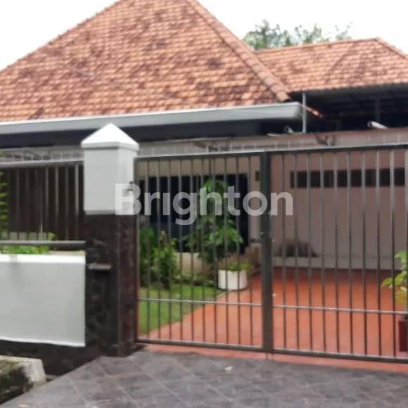 image RUMAH TERAWAT JL KELABAT PUSAT KOTA (3)