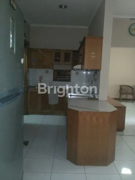 image RUMAH DENGAN HALAMAN YANG LUAS (2)